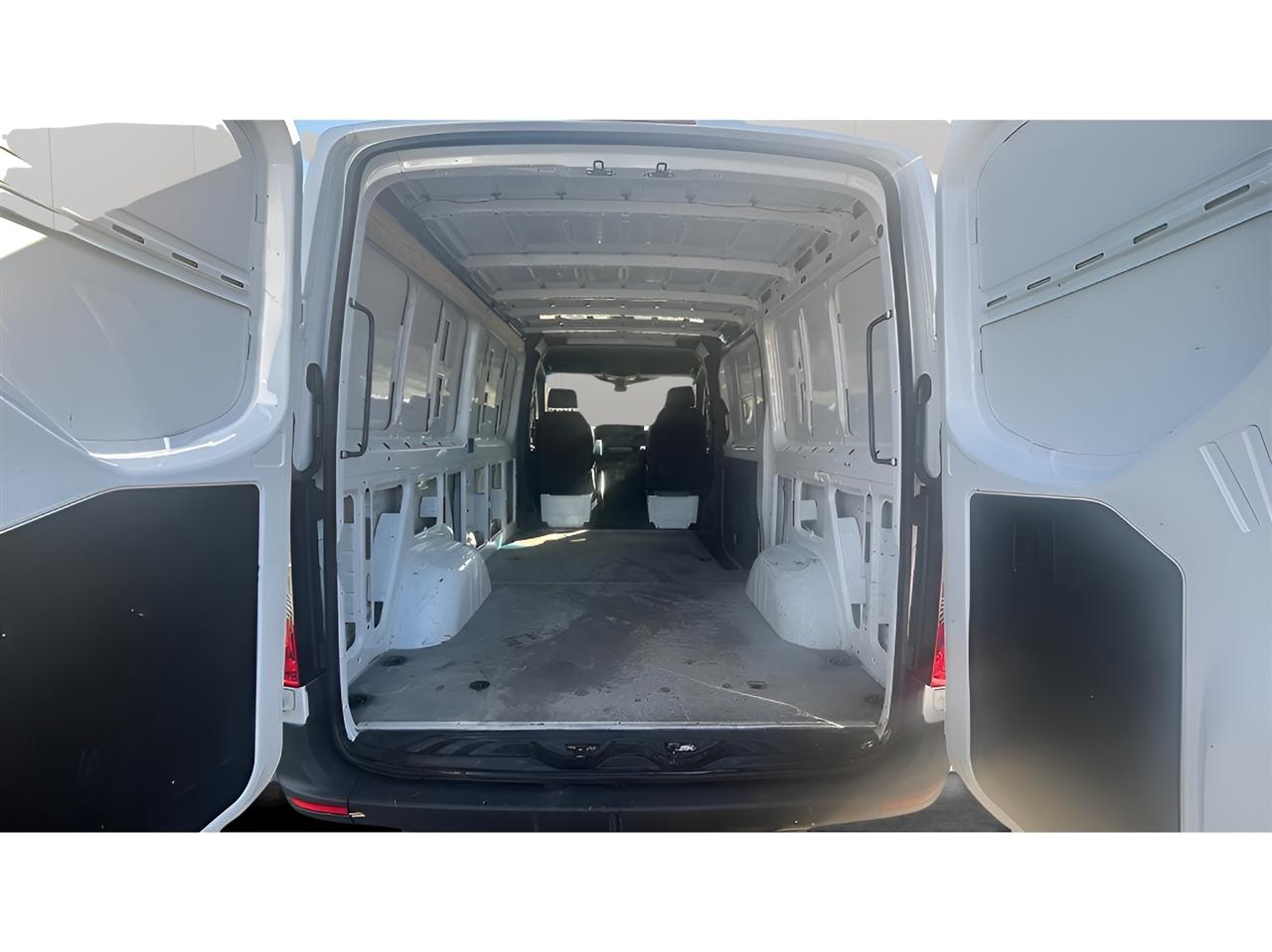 Mercedes-Benz Sprinter Van 2500 Standard Roof I4 144" RWD 2021