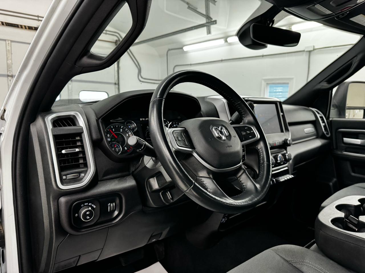 RAM 2500 Big Horn 4x4 Crew Cab 6'4" Box 2024