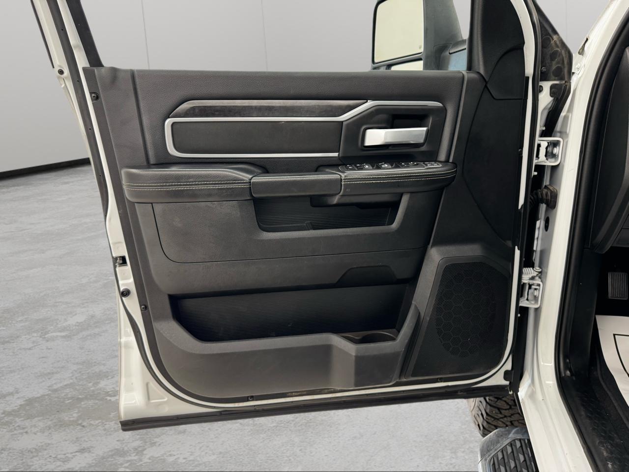 RAM 2500 Big Horn 4x4 Crew Cab 6'4" Box 2024