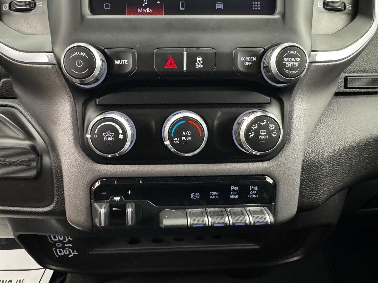 RAM 2500 Big Horn 4x4 Crew Cab 6'4" Box 2024