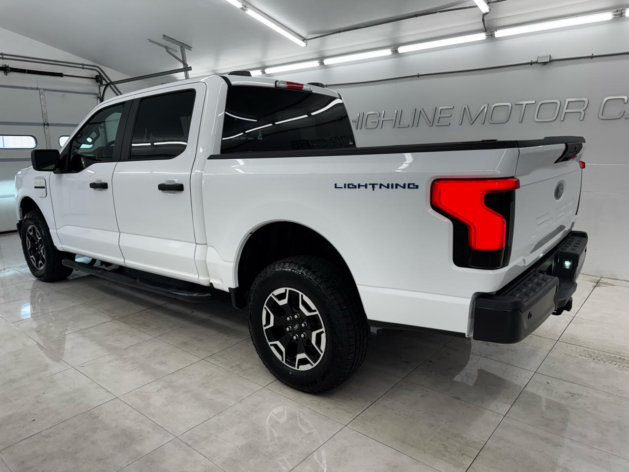 Ford F-150 Lightning LARIAT 4WD SuperCrew 5.5' Box 2022