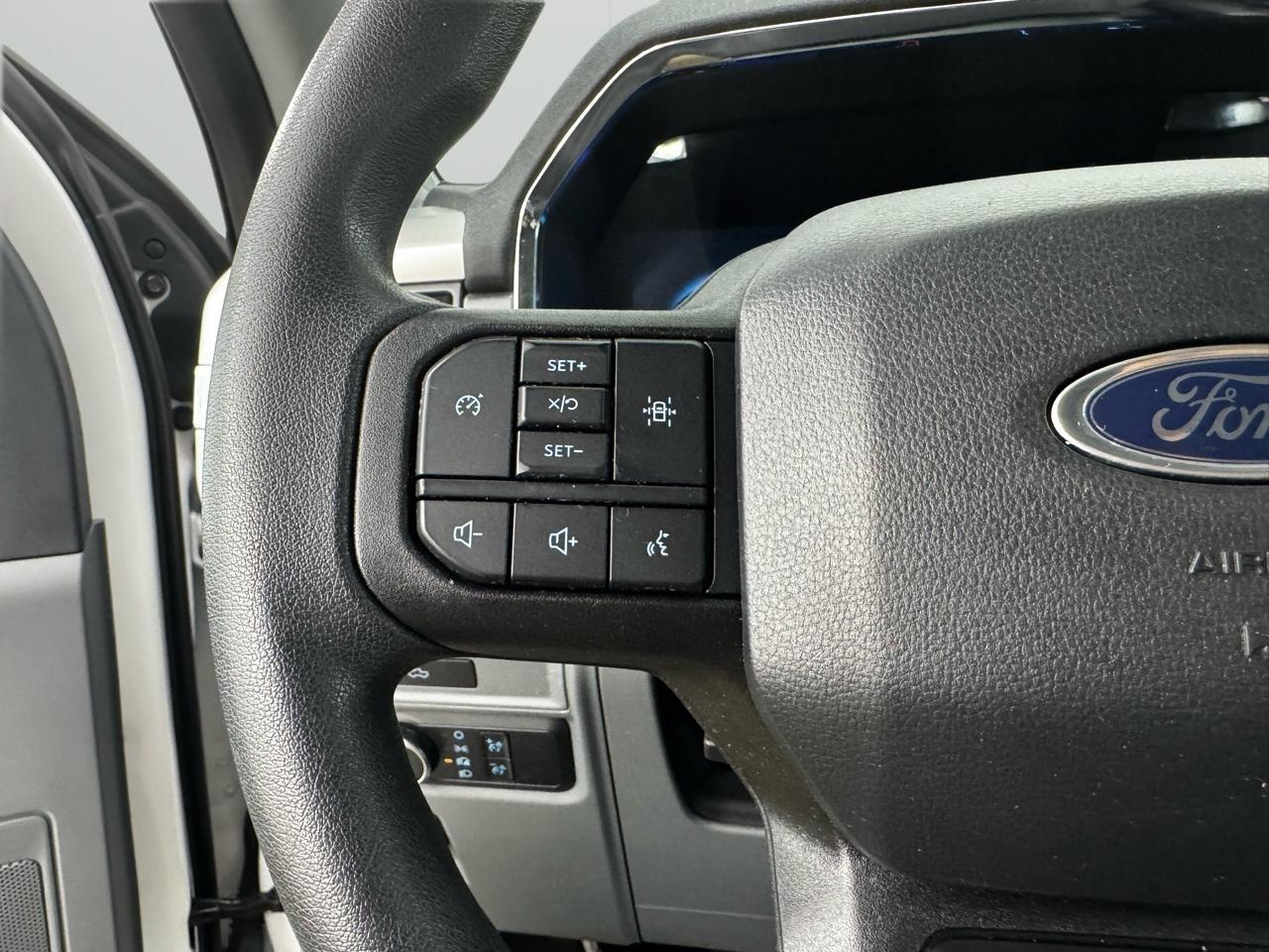 Ford F-150 Lightning LARIAT 4WD SuperCrew 5.5' Box 2022