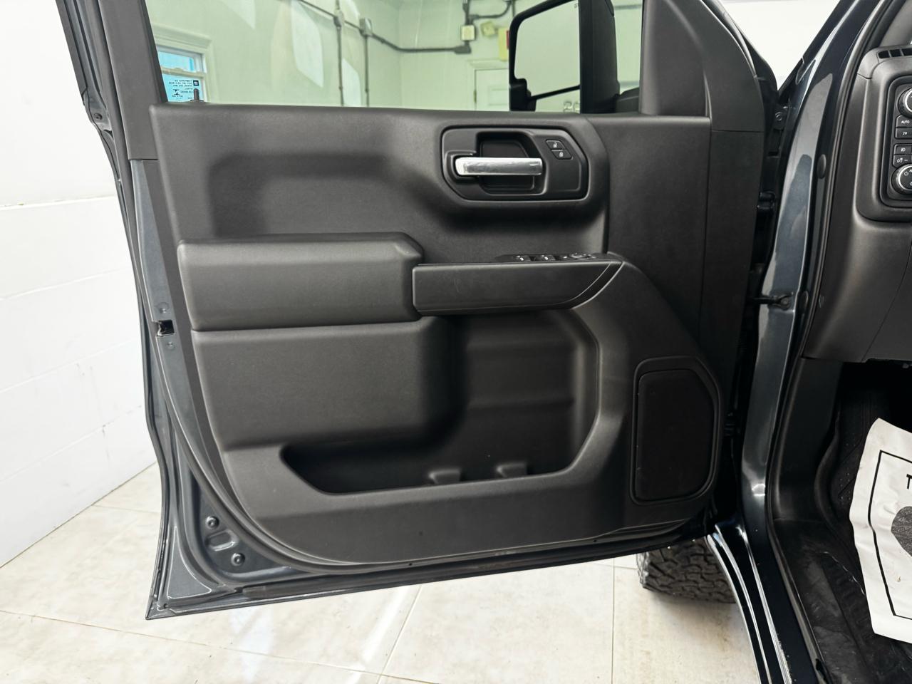 Chevrolet Silverado 1500 4WD Crew Cab 147" Custom Trail Boss 2019