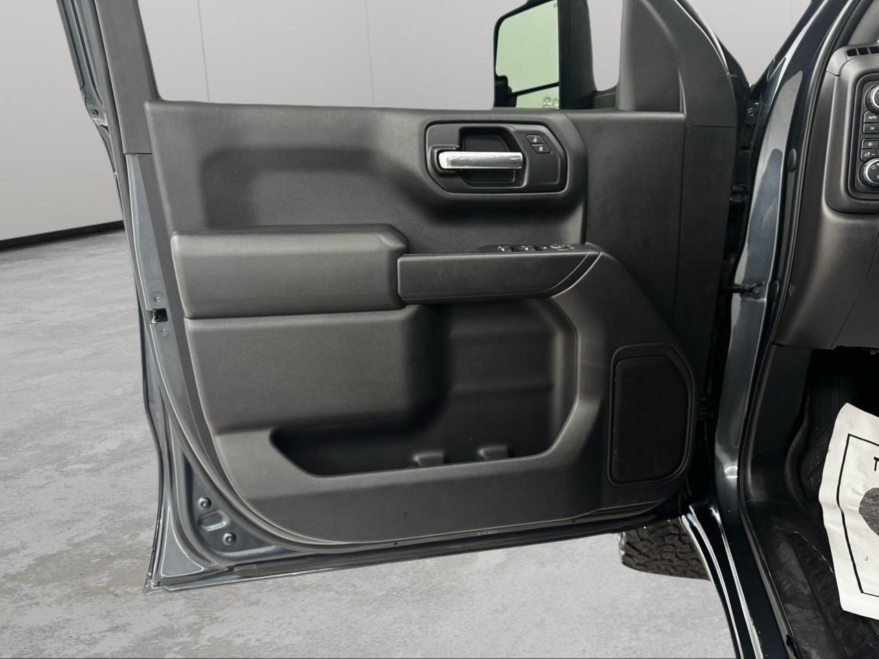 Chevrolet Silverado 1500 4WD Crew Cab 147" Custom Trail Boss 2019