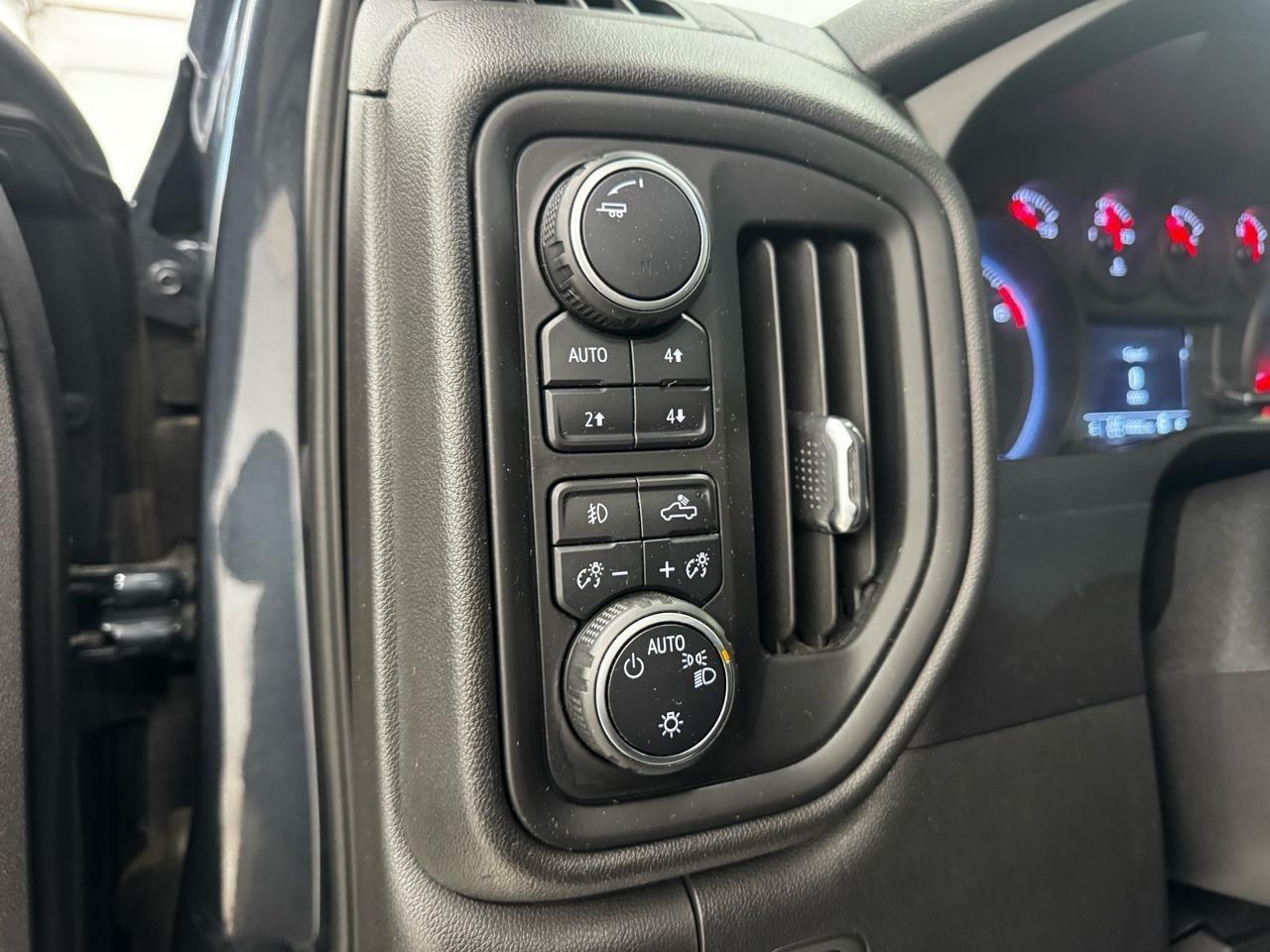 Chevrolet Silverado 1500 4WD Crew Cab 147" Custom Trail Boss 2019