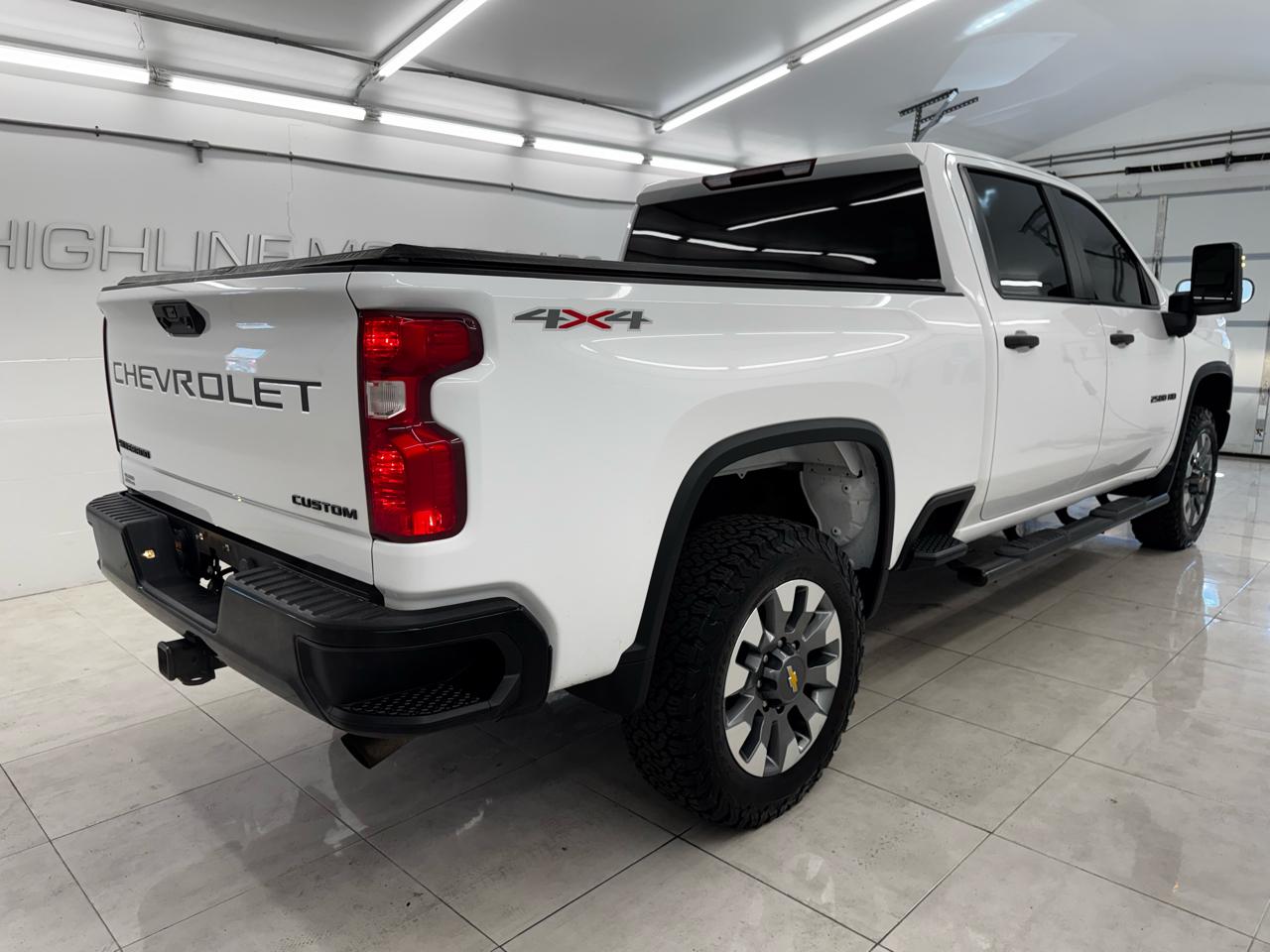 Chevrolet Silverado 2500HD 4WD Crew Cab 159" Custom 2022