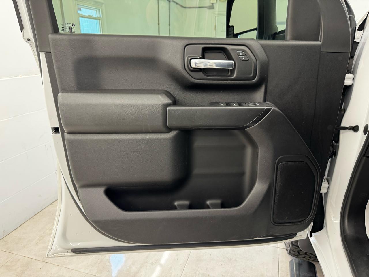 Chevrolet Silverado 2500HD 4WD Crew Cab 159" Custom 2022