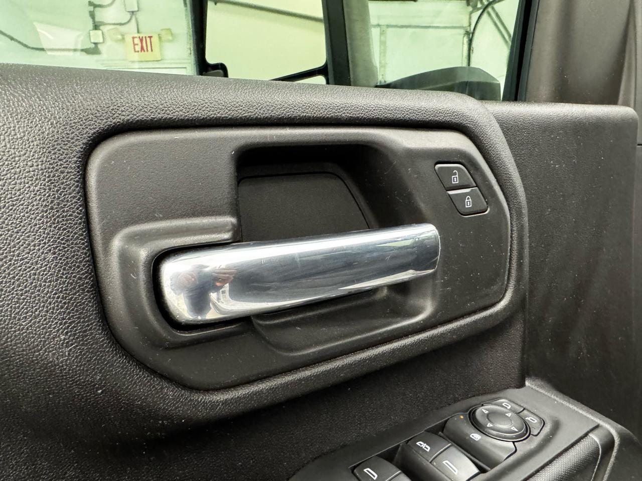 Chevrolet Silverado 2500HD 4WD Crew Cab 159" Custom 2022