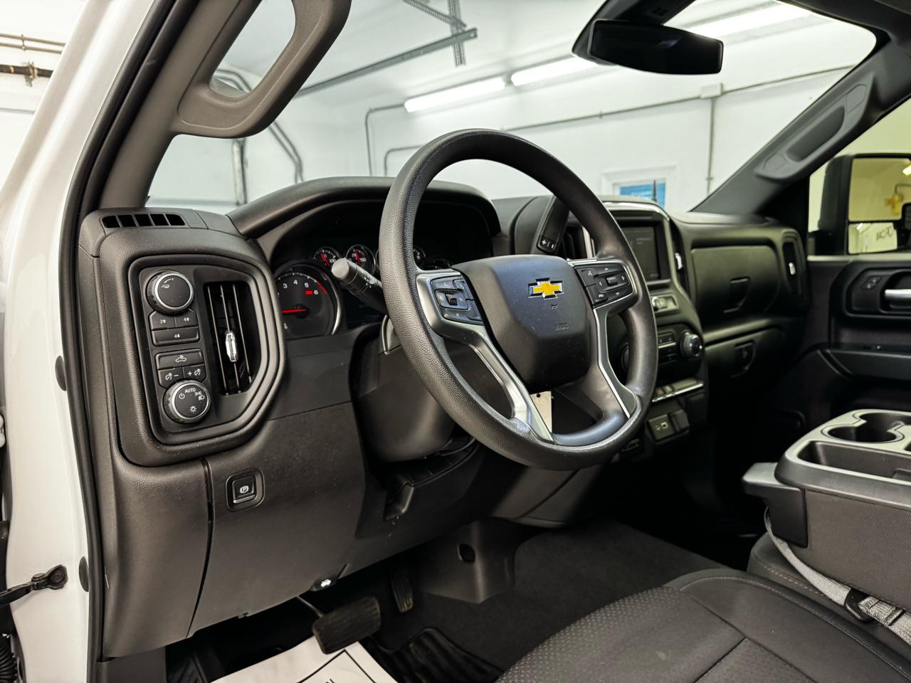 Chevrolet Silverado 2500HD 4WD Crew Cab 159" Custom 2022