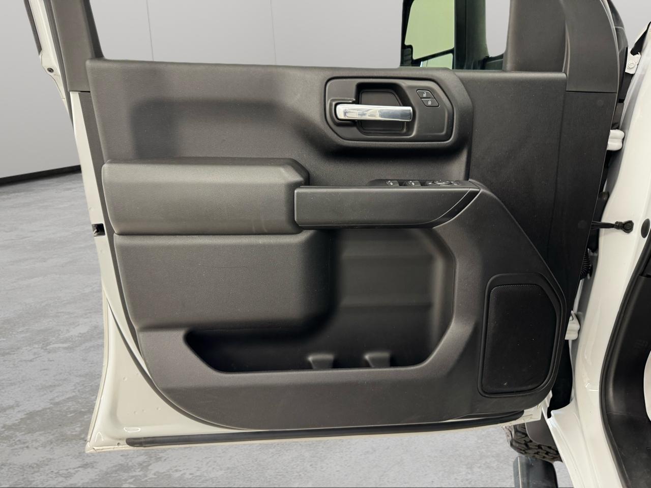 Chevrolet Silverado 2500HD 4WD Crew Cab 159" Custom 2022