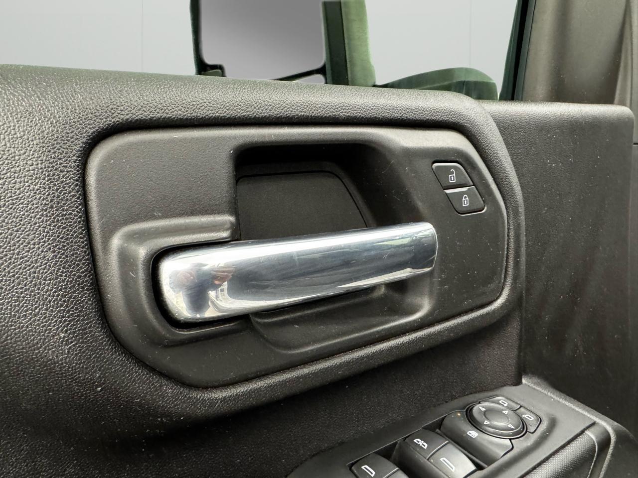 Chevrolet Silverado 2500HD 4WD Crew Cab 159" Custom 2022