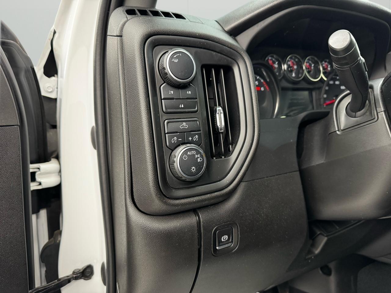 Chevrolet Silverado 2500HD 4WD Crew Cab 159" Custom 2022