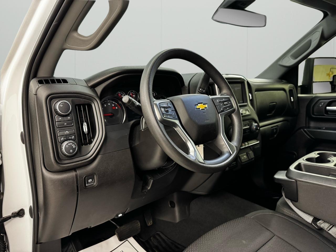 Chevrolet Silverado 2500HD 4WD Crew Cab 159" Custom 2022