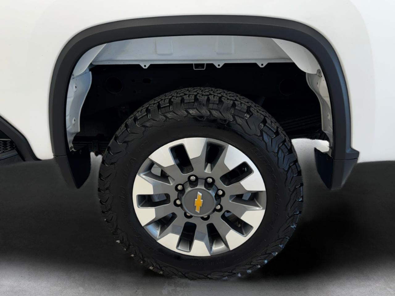 Chevrolet Silverado 2500HD 4WD Crew Cab 159" Custom 2022