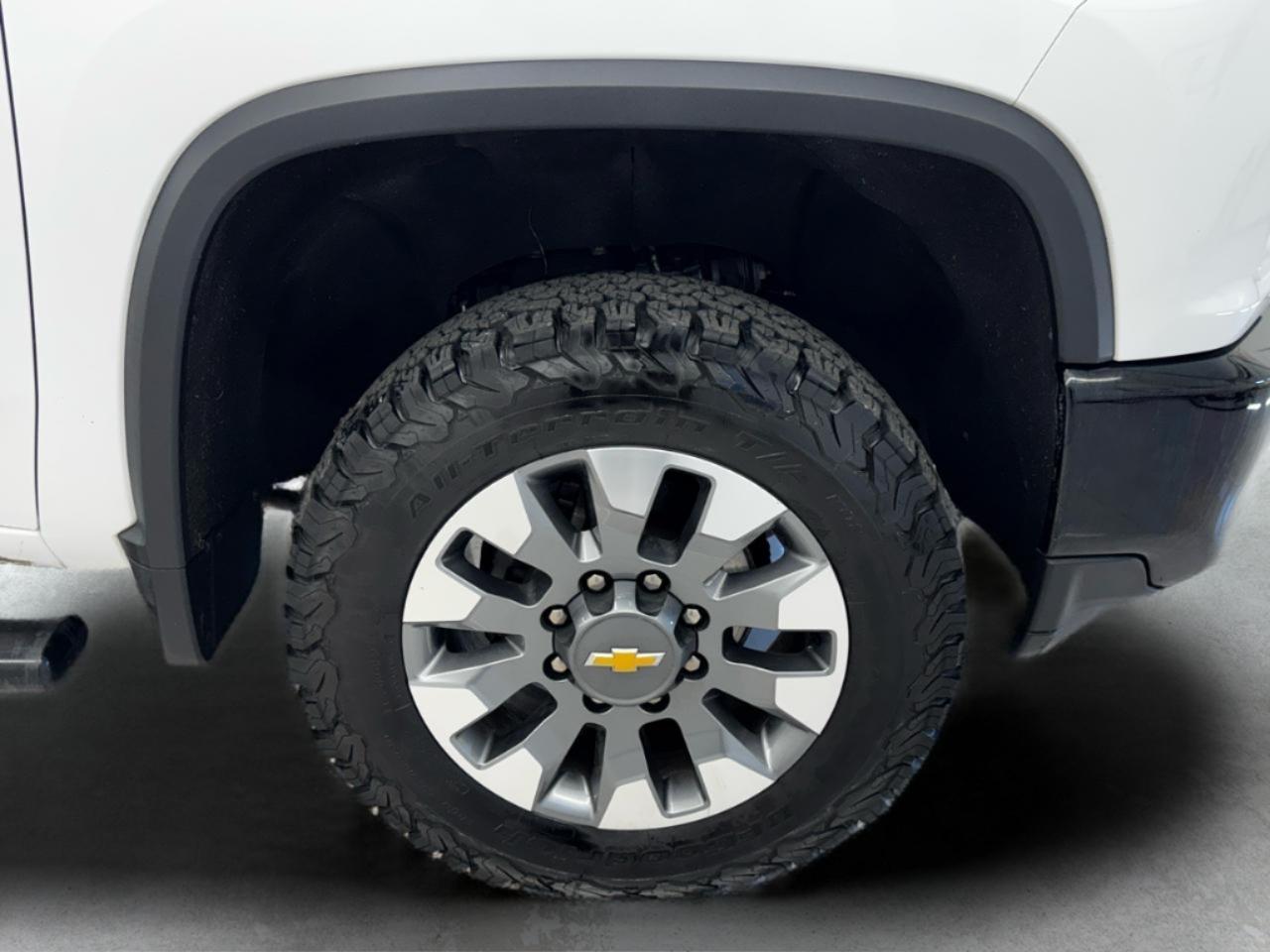 Chevrolet Silverado 2500HD 4WD Crew Cab 159" Custom 2022