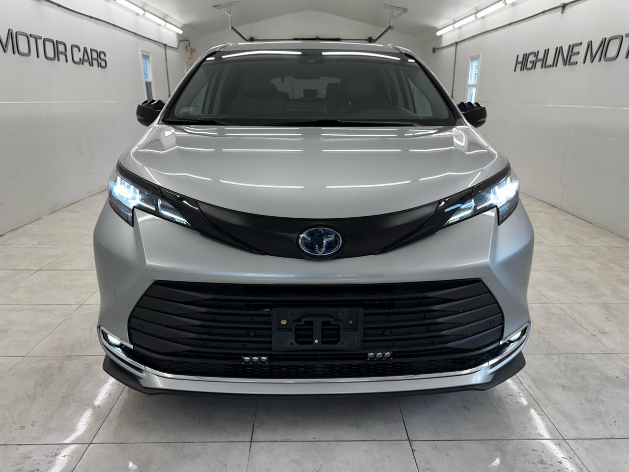 Toyota Sienna XLE FWD 7-Passenger (Natl) 2022