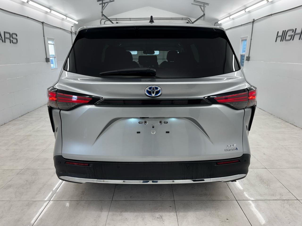 Toyota Sienna XLE FWD 7-Passenger (Natl) 2022
