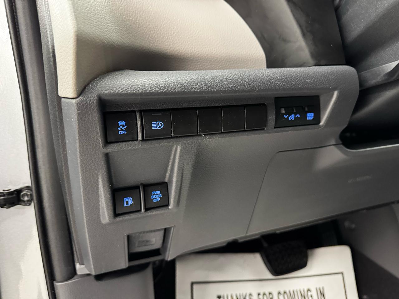 Toyota Sienna XLE FWD 7-Passenger (Natl) 2022