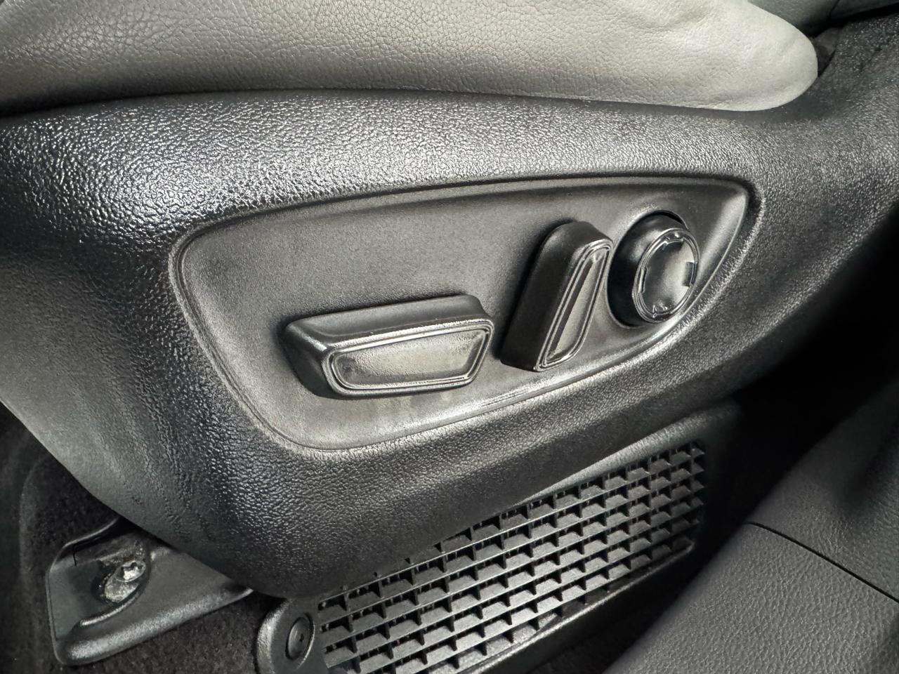 Toyota Sienna XLE FWD 7-Passenger (Natl) 2022