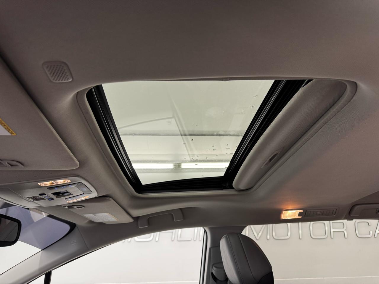 Toyota Sienna XLE FWD 7-Passenger (Natl) 2022