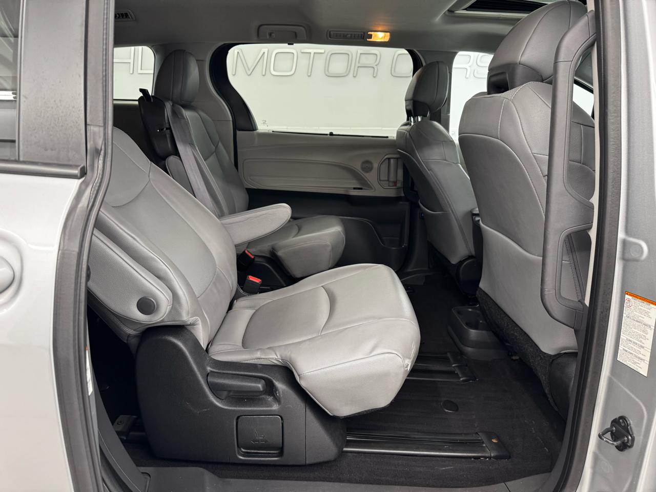 Toyota Sienna XLE FWD 7-Passenger (Natl) 2022