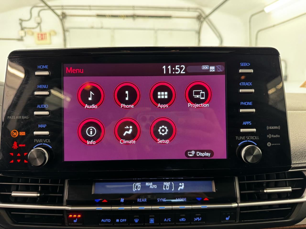 Toyota Sienna XLE FWD 7-Passenger (Natl) 2022