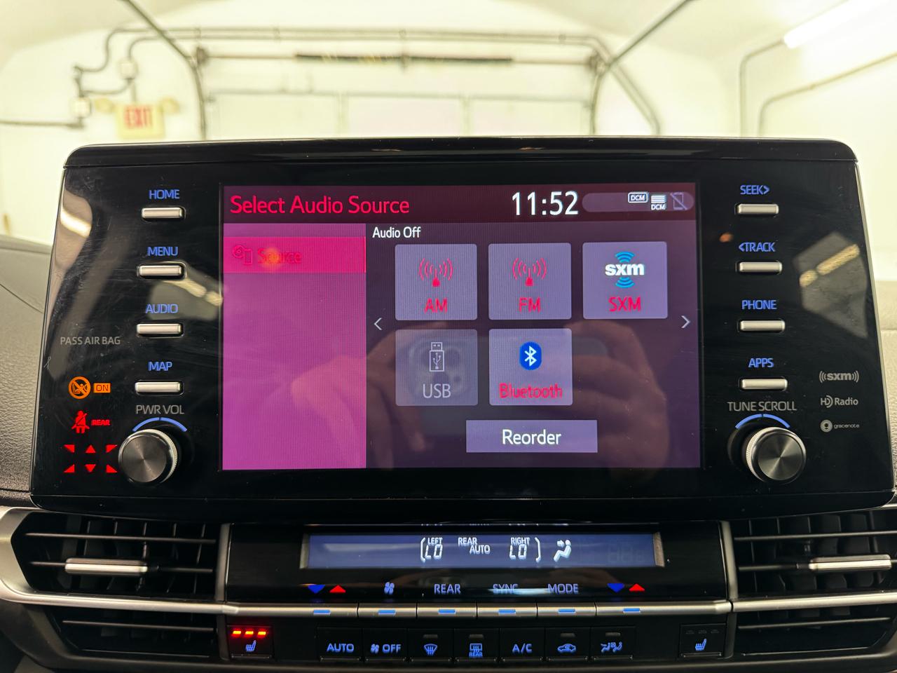 Toyota Sienna XLE FWD 7-Passenger (Natl) 2022