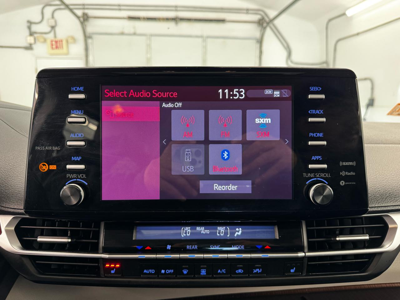 Toyota Sienna XLE FWD 7-Passenger (Natl) 2022