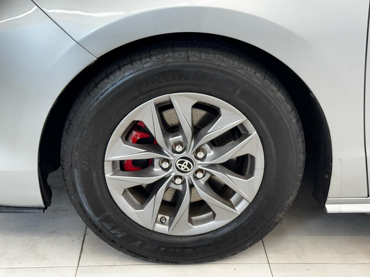 Toyota Sienna XLE FWD 7-Passenger (Natl) 2022