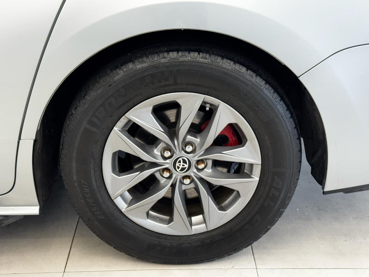 Toyota Sienna XLE FWD 7-Passenger (Natl) 2022