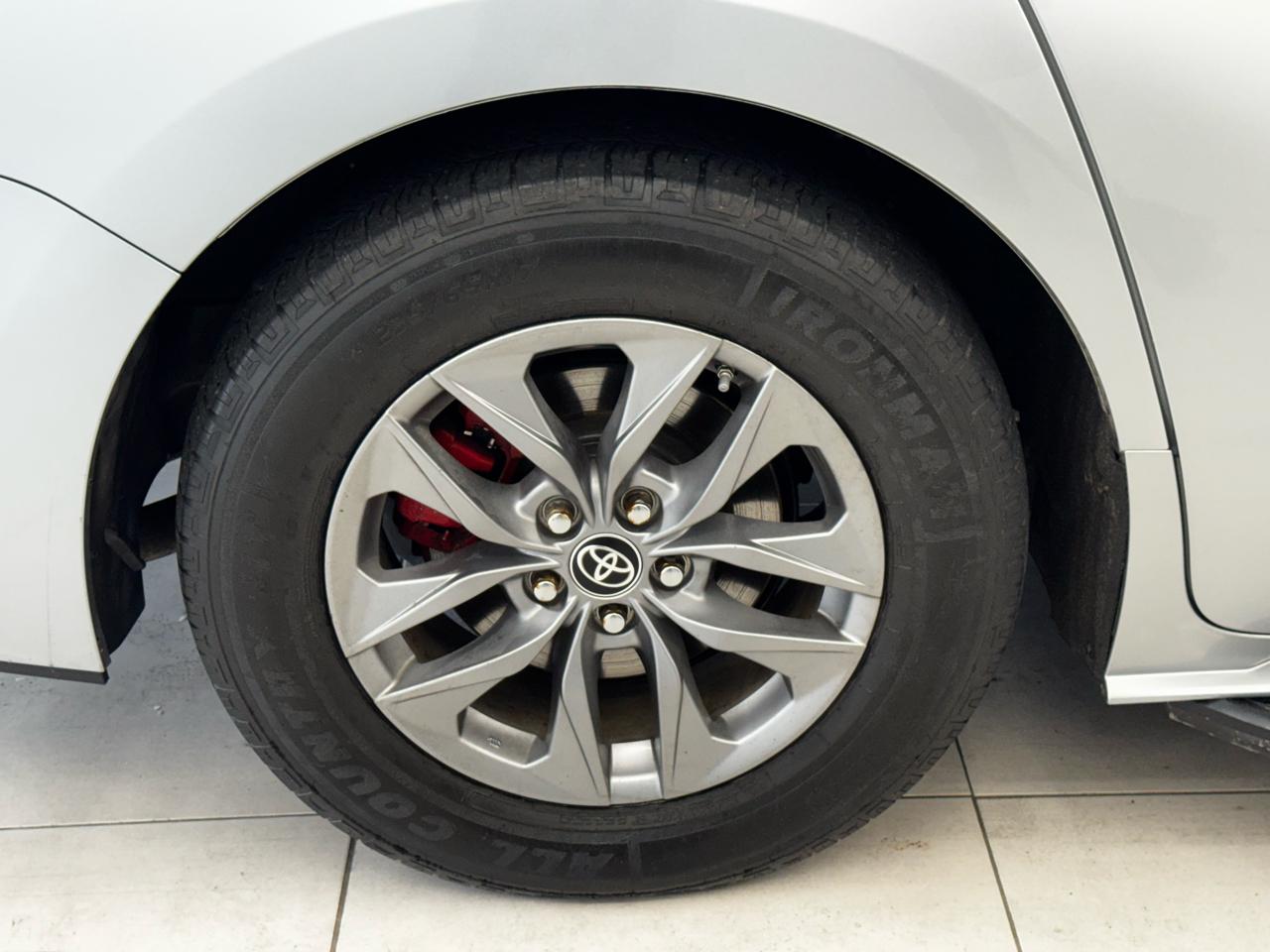 Toyota Sienna XLE FWD 7-Passenger (Natl) 2022