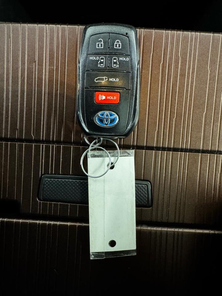 Toyota Sienna XLE FWD 7-Passenger (Natl) 2022