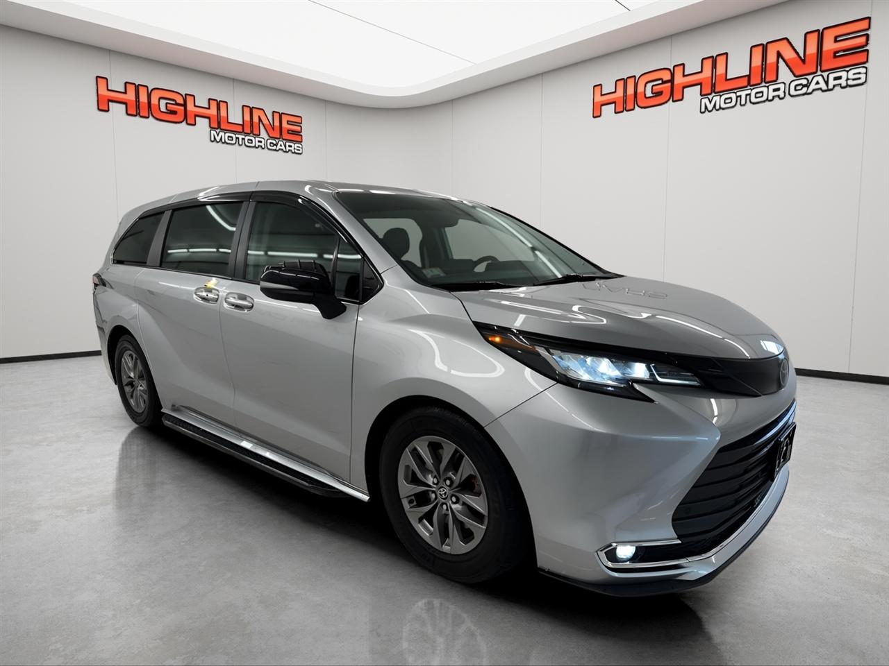 Toyota Sienna XLE FWD 7-Passenger (Natl) 2022