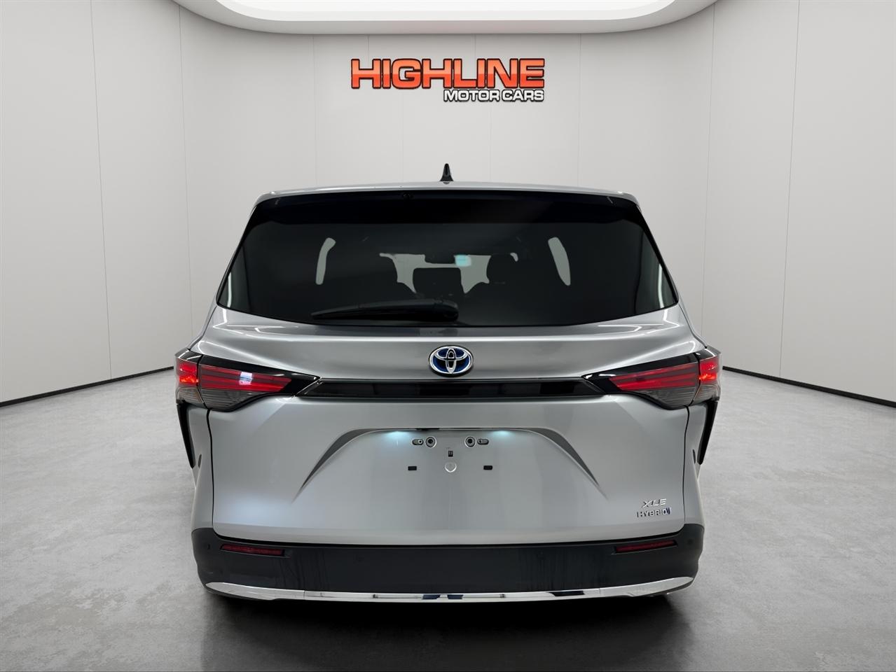 Toyota Sienna XLE FWD 7-Passenger (Natl) 2022