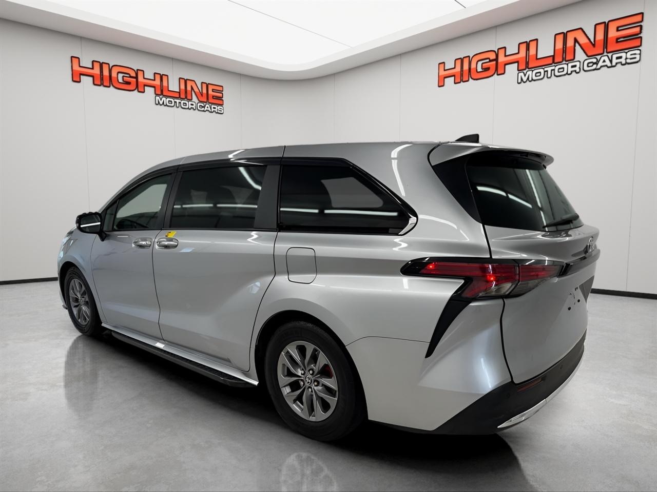 Toyota Sienna XLE FWD 7-Passenger (Natl) 2022