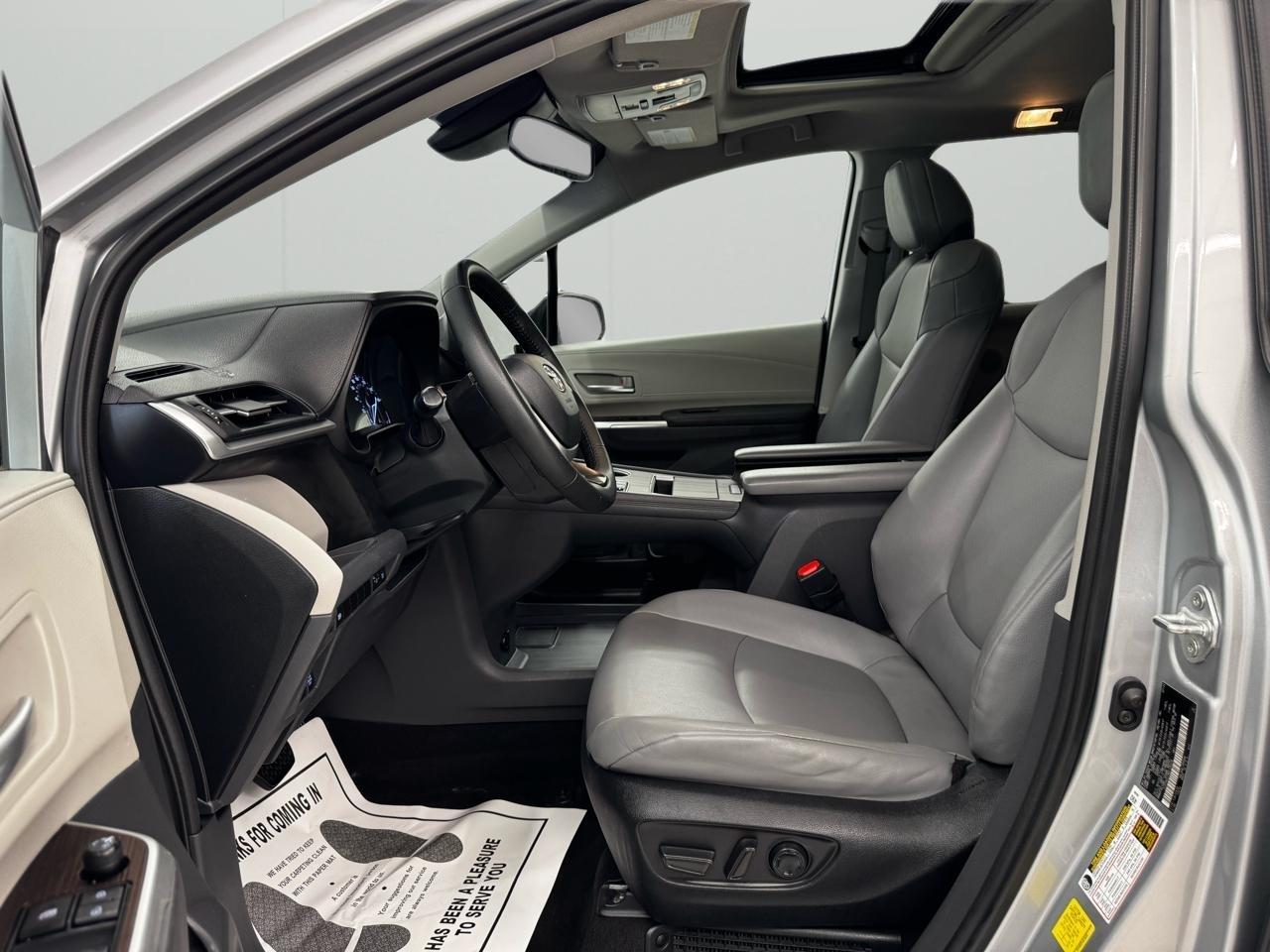 Toyota Sienna XLE FWD 7-Passenger (Natl) 2022