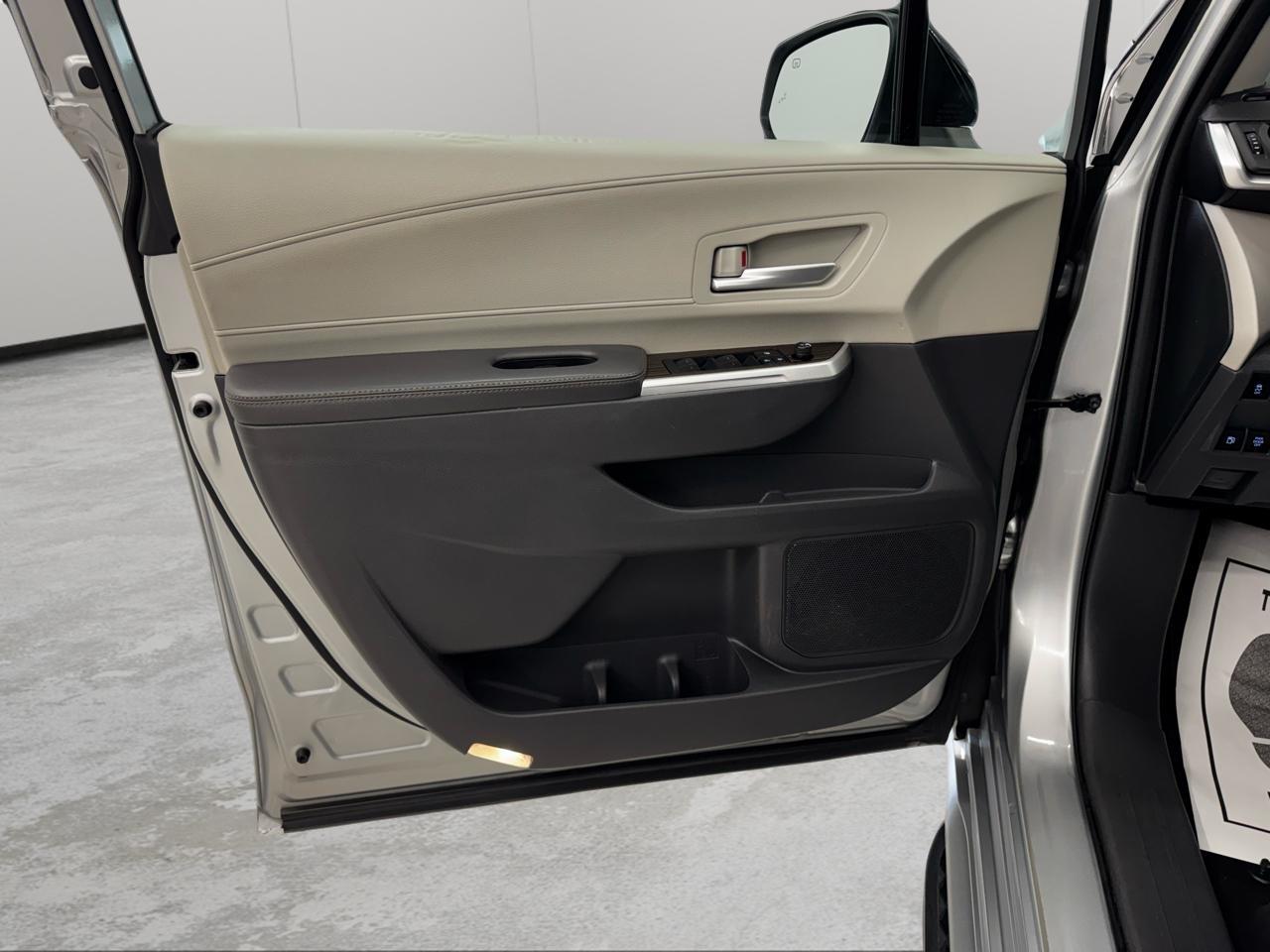 Toyota Sienna XLE FWD 7-Passenger (Natl) 2022