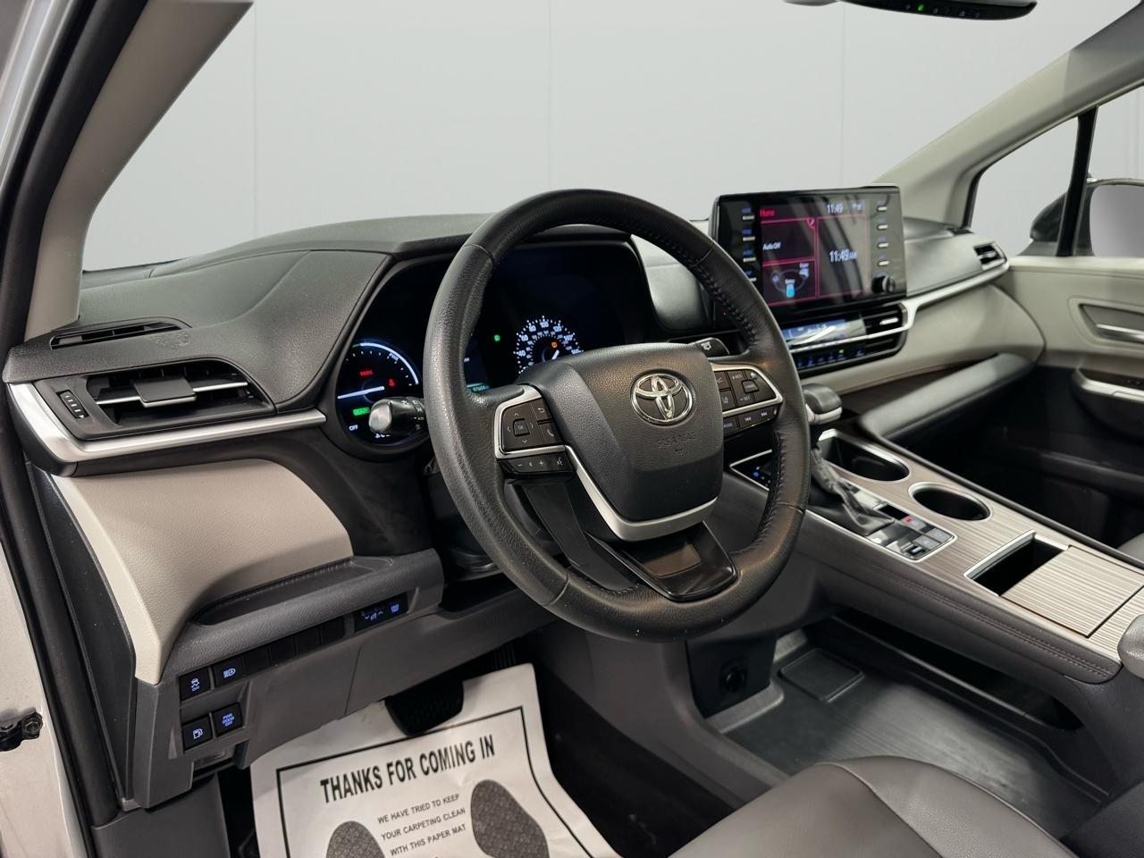 Toyota Sienna XLE FWD 7-Passenger (Natl) 2022