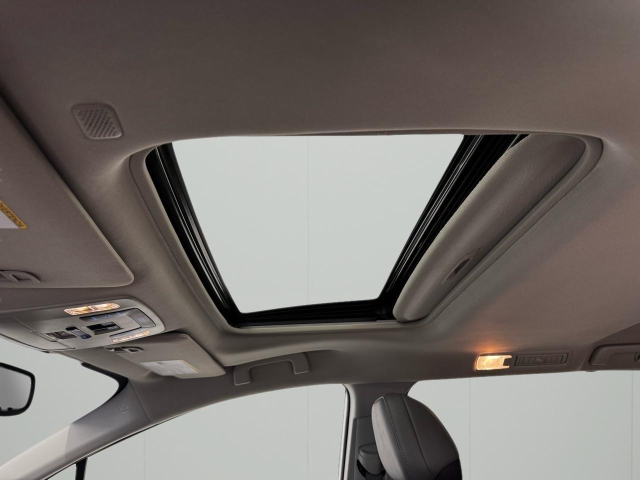 Toyota Sienna XLE FWD 7-Passenger (Natl) 2022