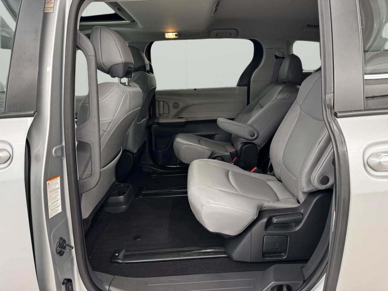 Toyota Sienna XLE FWD 7-Passenger (Natl) 2022