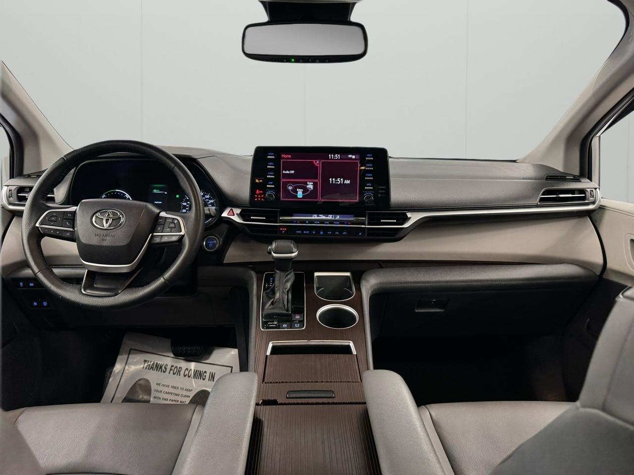 Toyota Sienna XLE FWD 7-Passenger (Natl) 2022