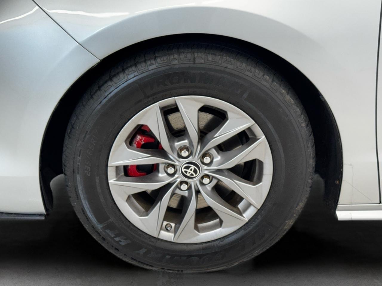 Toyota Sienna XLE FWD 7-Passenger (Natl) 2022