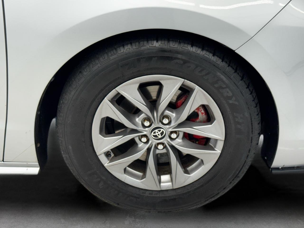 Toyota Sienna XLE FWD 7-Passenger (Natl) 2022