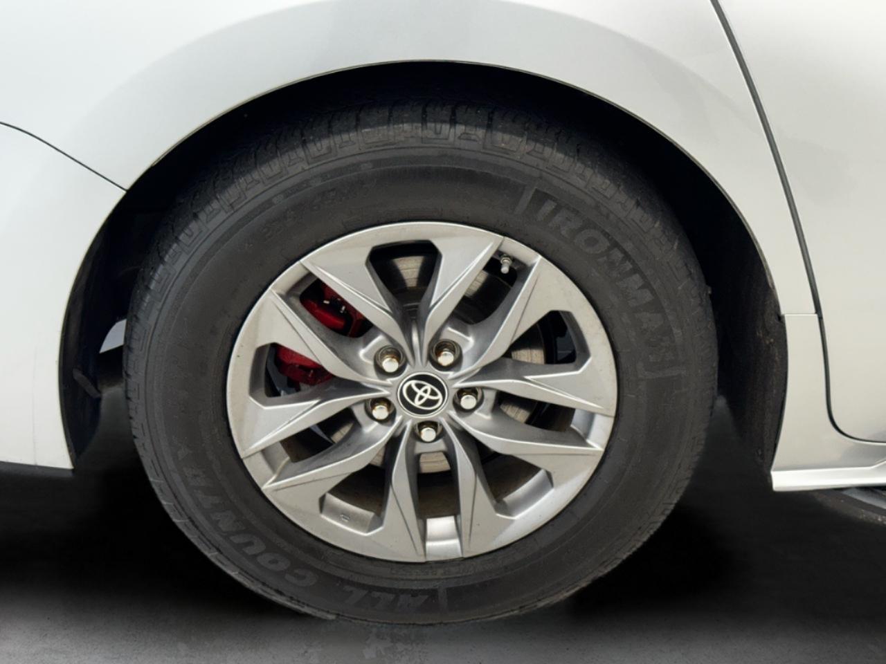 Toyota Sienna XLE FWD 7-Passenger (Natl) 2022