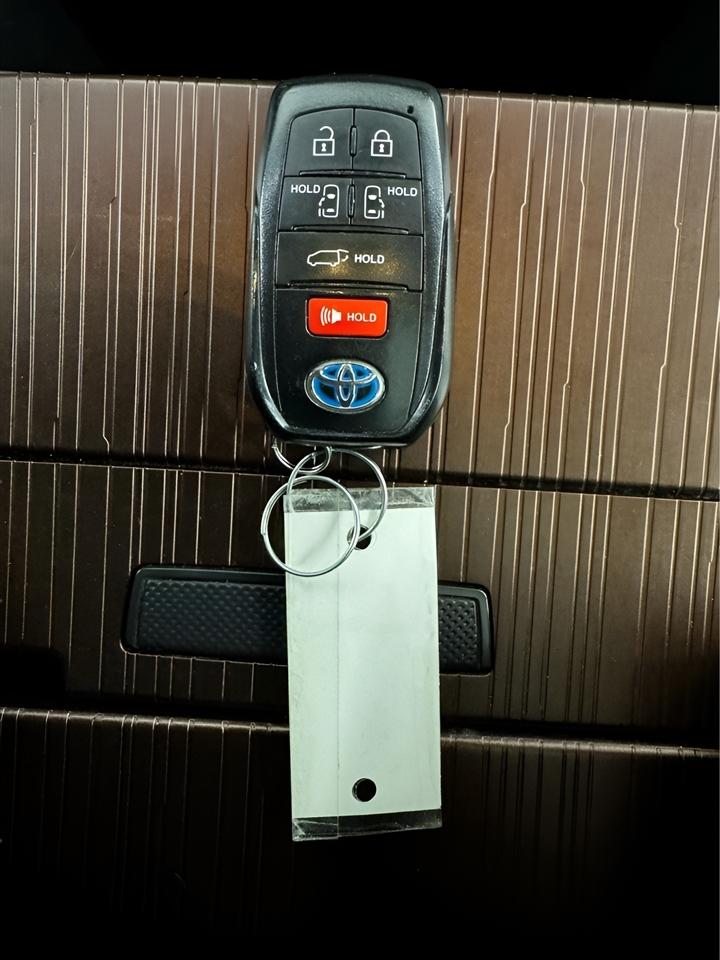 Toyota Sienna XLE FWD 7-Passenger (Natl) 2022