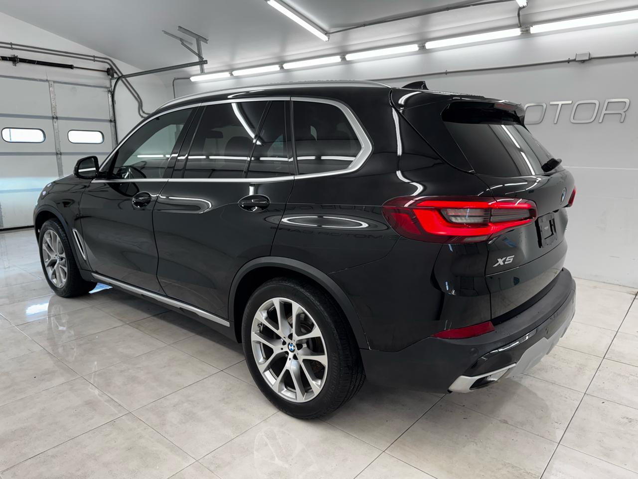 BMW X5 sDrive40i Sports Activity Vehicle 2020