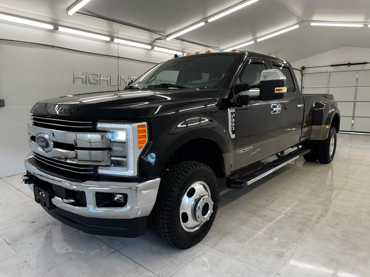 Ford Super Duty F-350 DRW Lariat 4WD Crew Cab 8' Box 2019