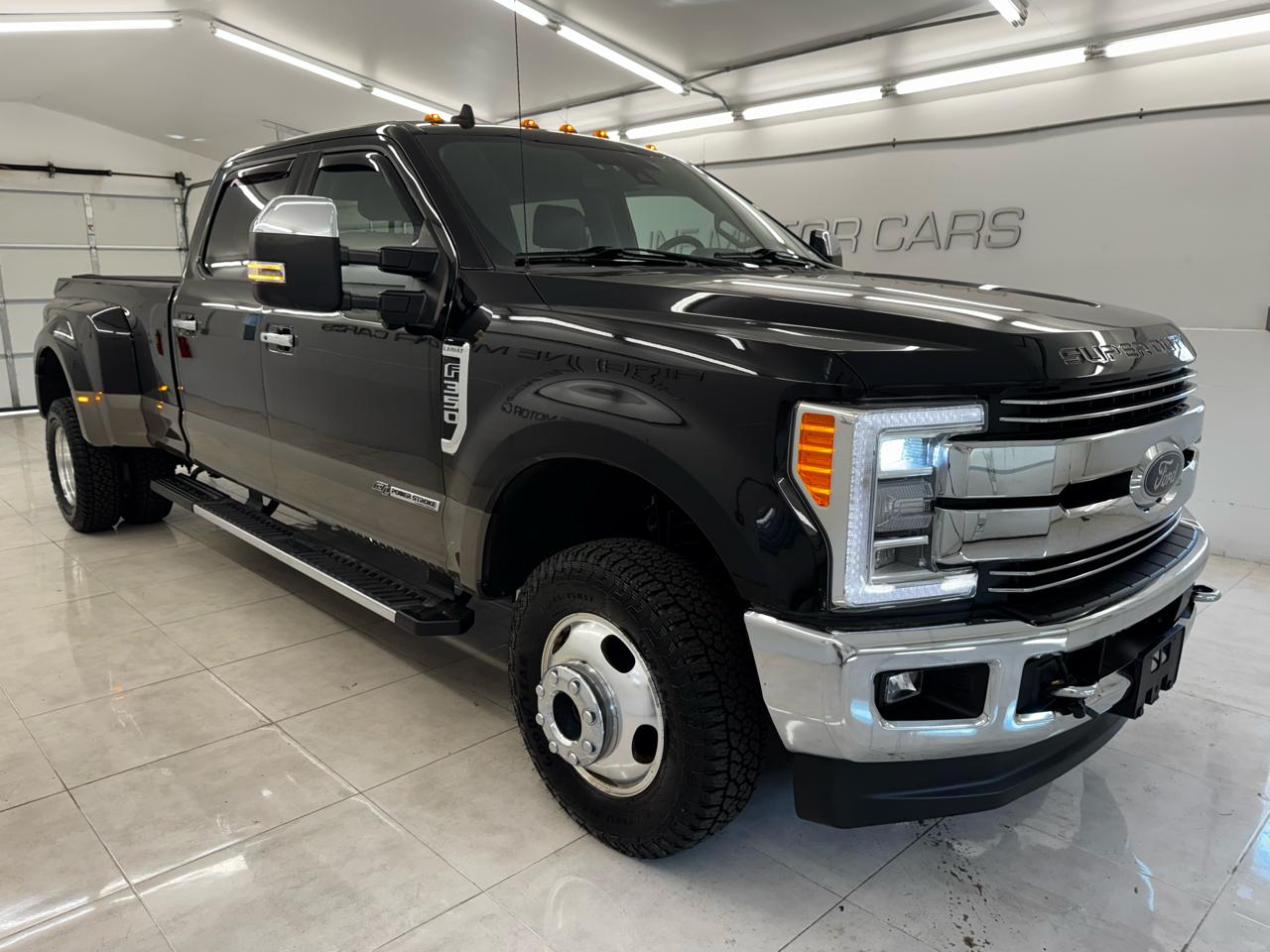 Ford Super Duty F-350 DRW Lariat 4WD Crew Cab 8' Box 2019