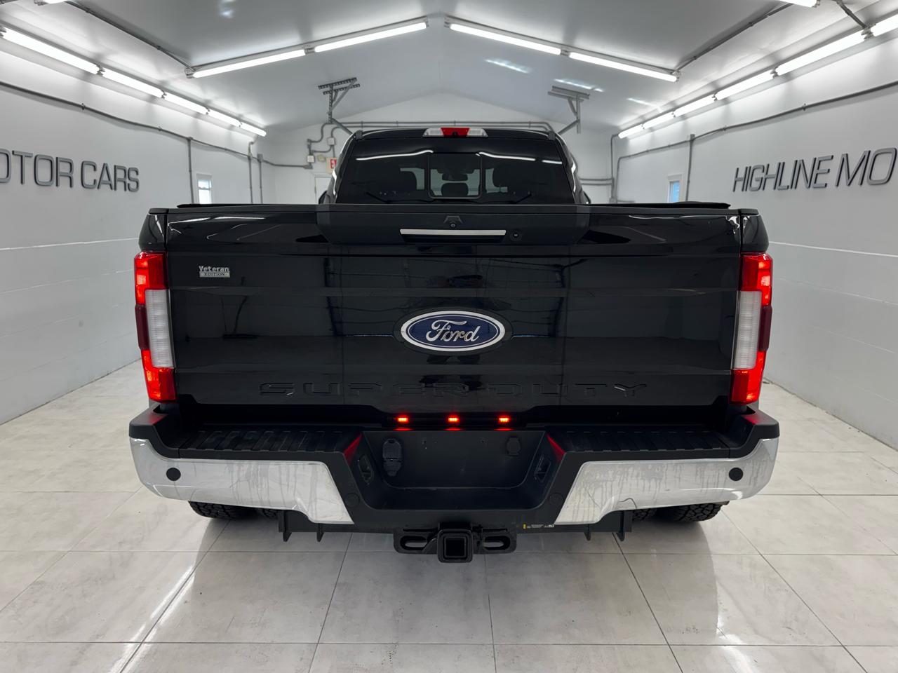 Ford Super Duty F-350 DRW Lariat 4WD Crew Cab 8' Box 2019