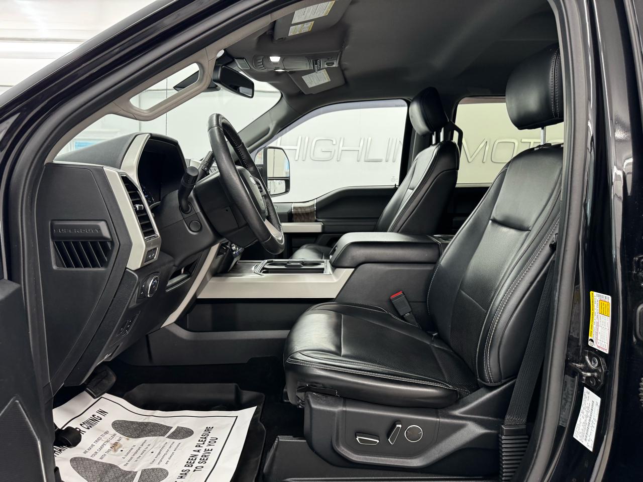 Ford Super Duty F-350 DRW Lariat 4WD Crew Cab 8' Box 2019